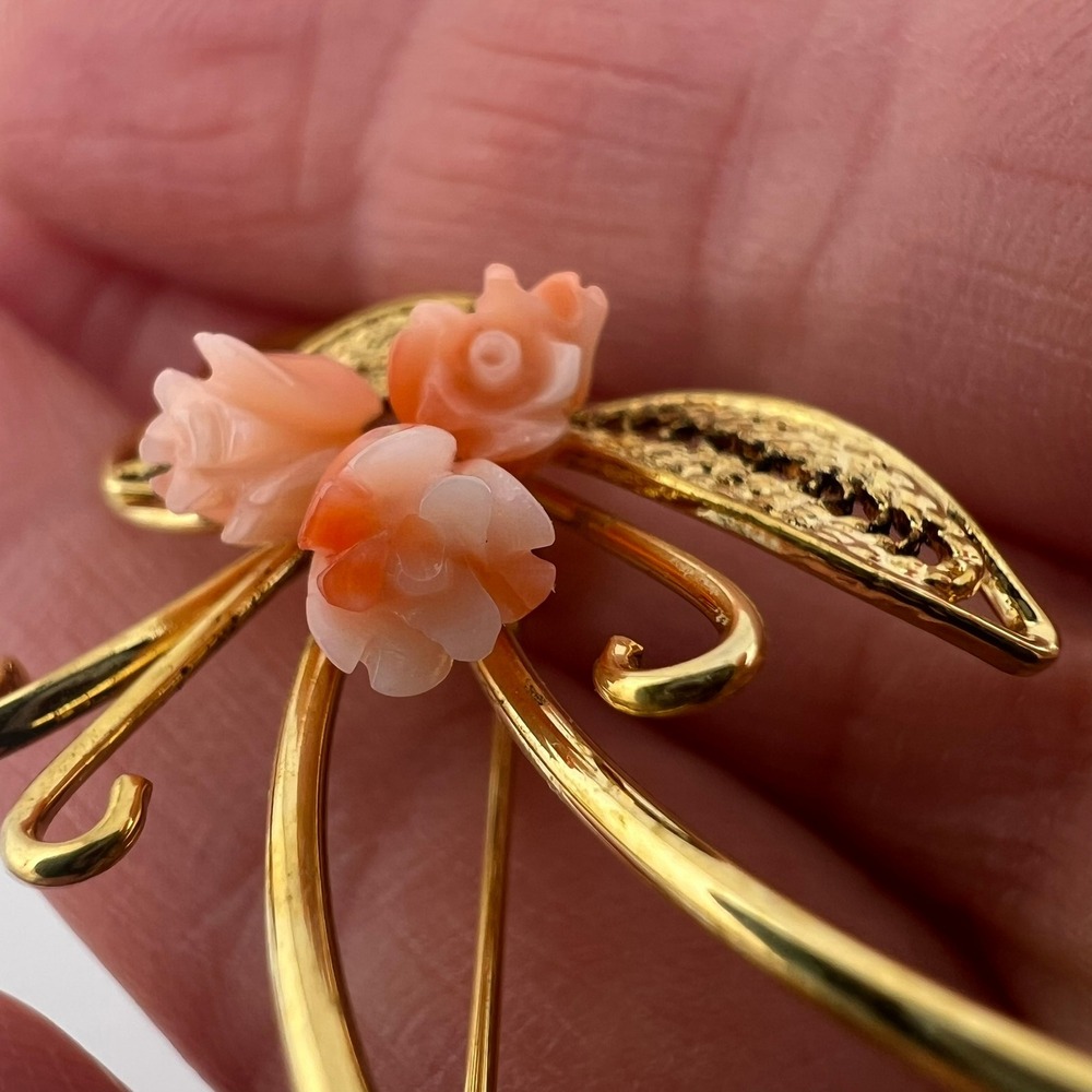 Vtg Carved Resin Rose Brooch 3 Flower Gold Tone Filigree Pin Midcentury 2" - Picture 7 of 8